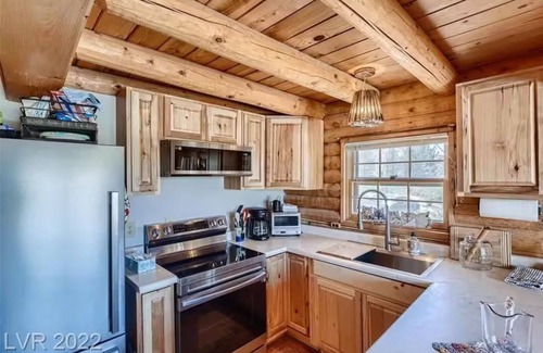 Goodsprings Casa | 2 Bedroom Log Home Near Las Vegas