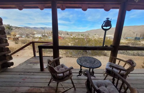 Goodsprings Casa | 2 Bedroom Log Home Near Las Vegas