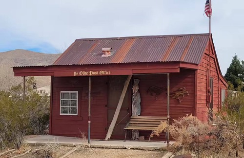 Goodsprings Casa | 2 Bedroom Log Home Near Las Vegas