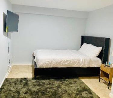 Laurel Apartamento | 2 Bedroom Lower level Unit 1 & Half Bath Laurel MD #1