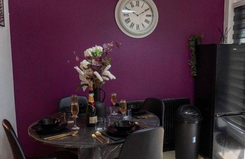 Farnworth Casa | 2 bedroom luxurious cosy house in Manchester