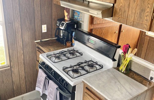 Lyman Casa | 2-bedroom mobile home in small town Lyman with WiFi. Plenty of parking.