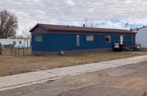 Lyman Casa | 2-bedroom mobile home in small town Lyman with WiFi. Plenty of parking.