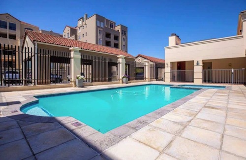 Century City Apartamento | 2 Bedroom Mountain View Penthouse Century City