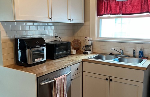 Meridian-Kessler Casa | 2 bedroom near Broadripple. 15 minutes from Downtown