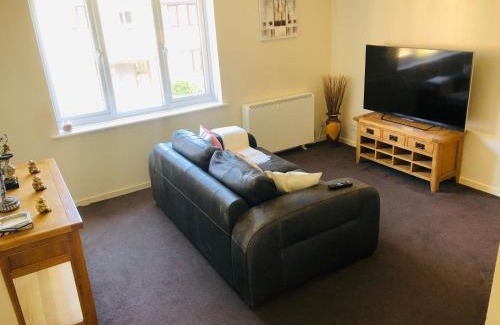 Whalebone Apartamento | 2 Bedroom, Near Station, Fast WI-FI, Free Parking!