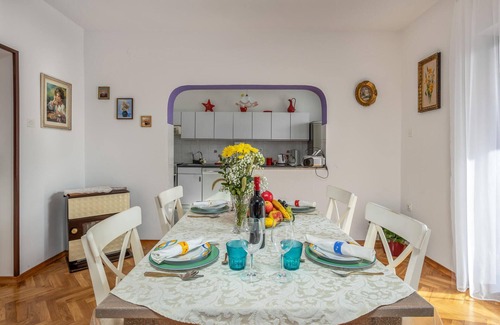 Viskovo Apartamento | Bonito apartamento de 2 dormitorios en.