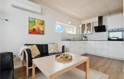 Sandkaas Apartamento | 2 Bedroom Nice Apartment In Allinge