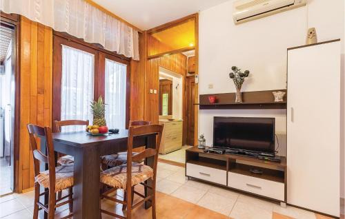 Rakalj Apartamento | 2 Bedroom Nice Apartment In Krnica