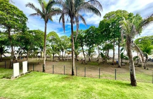 Bejuco Apartamento | 2 Bedroom Oceanfront Condo with Wi-Fi, AC and Pool
