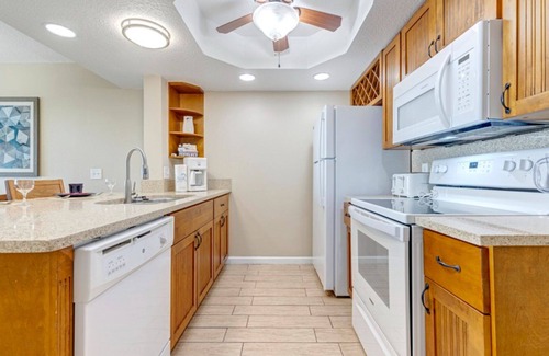 Cocoa Isles Condominio | 2 Bedroom Oceanview, Sleeps 6, at The Resort at Cocoa Beach!