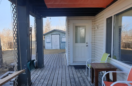 Shawnessy Apartamento | 2 Bedroom, one Bath, furnished suite, ideal for couples, small family & Singles