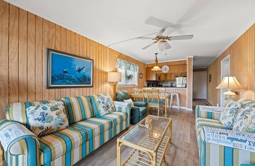The Dunes Condominio | 2 Bedroom overlooking the salt Marsh with an easy walk to the beach