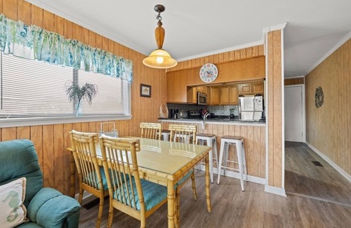 The Dunes Condominio | 2 Bedroom overlooking the salt Marsh with an easy walk to the beach