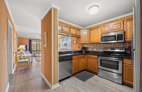 The Dunes Condominio | 2 Bedroom overlooking the salt Marsh with an easy walk to the beach