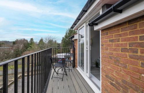 High Wycombe Apartamento | 2 Bedroom Penthouse with parking High Wycombe By 360Stays