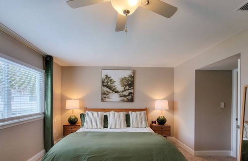 Welaka Condominio | 2 Bedroom, Pool & River View Condo