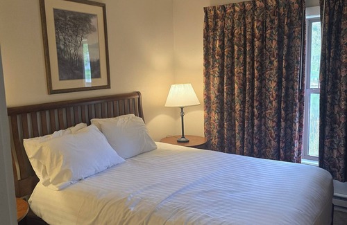 East Stroudsburg Complejo | 2-bedroom resort in enchanting East Stroudsburg with AC, fitness room, WiFi