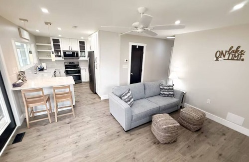 Allisonia Casa | 2 Bedroom Riverfront House on the New River Trail