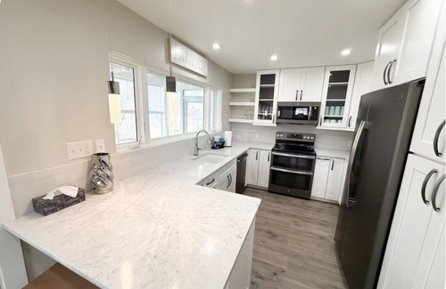 Allisonia Casa | 2 Bedroom Riverfront House on the New River Trail