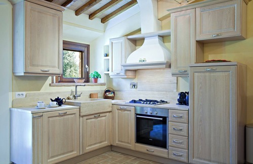 Gambassi Terme Apartamento | 2-bedroom rustic apartment in charming Gambassi with WiFi