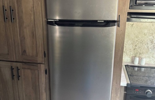 Centerville Casa | 2-bedroom RV in fabulous Leona with AC.Exotic animals outside.We have a lake