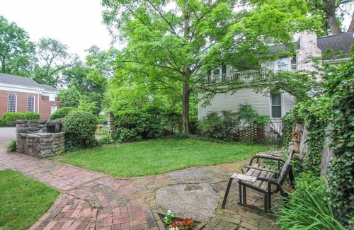Murfreesboro Casa | Cocina moderna en la histórica casa de 1940 en Main St