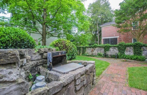 Murfreesboro Casa | Cocina moderna en la histórica casa de 1940 en Main St