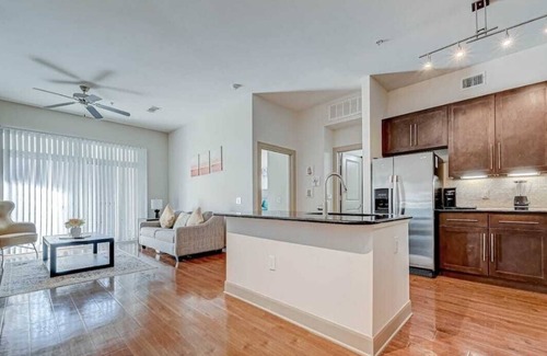 South Main Apartamento | 2-Bedroom Spacious Apt in NRG Med Ctr with Free Parking and Great Amenities
