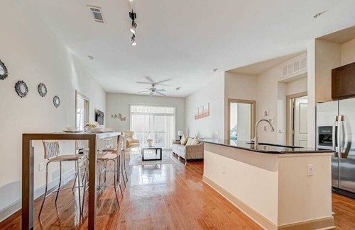 South Main Apartamento | 2-Bedroom Spacious Apt in NRG Med Ctr with Free Parking and Great Amenities