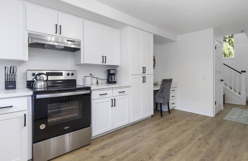 Mukilteo Casa | 2 bedroom spacious modern townhouse, 75" TV, 5min from Beach
