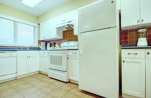Jamestown Casa | 2-bedroom townhome in enjoyable Jamestown on the Bay