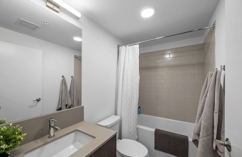 Crescent Heights Apartamento | 2 Bedroom, Mins to Stampede, Rooftop Patio, Underground Parking