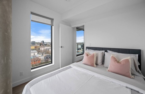 Crescent Heights Apartamento | 2 Bedroom, Mins to Stampede, Rooftop Patio, Underground Parking