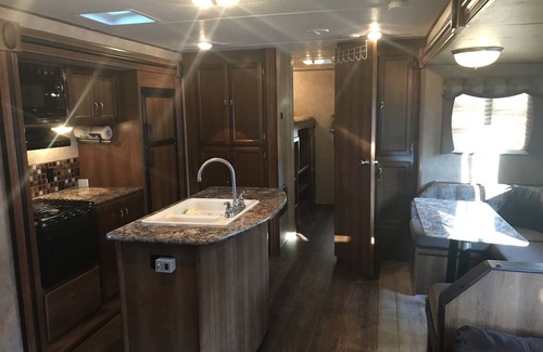 Hunt Club Casa | Triple Slide RV en nuestra propiedad o podemos entregar o llevar a su destino