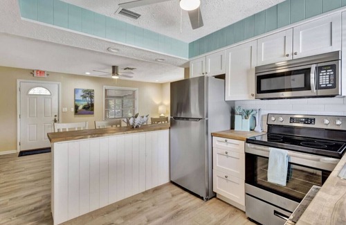 Indian River Estates Casa | 2 bedroom tropical pool home