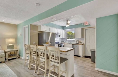 Indian River Estates Casa | 2 bedroom tropical pool home