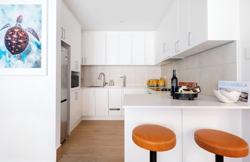 Cronulla Apartamento | 2 bedroom unit 300 meters from the beach w/free Parking Foxtel,Netflix/Wifi.