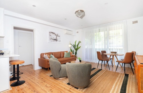 Cronulla Apartamento | 2 bedroom unit 300 meters from the beach w/free Parking Foxtel,Netflix/Wifi.