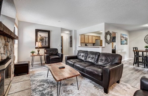 Warrior's Mark Condominio | 2 Bedroom updated Base 9 condo, walk to town and peak 9!