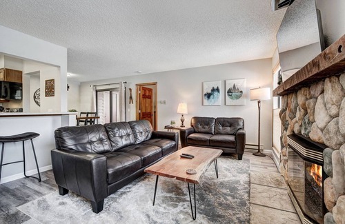 Warrior's Mark Condominio | 2 Bedroom updated Base 9 condo, walk to town and peak 9!