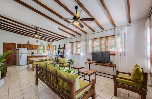 San Juan del Sur Casa | Casa de vacaciones de 2 habitaciones ubicada en las colinas de San Juan Del Sur