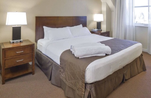 South Lake Tahoe Complejo | 2 Bedroom Villa at Hilton Lake Tahoe Resort, On the lake & sleeps 8!