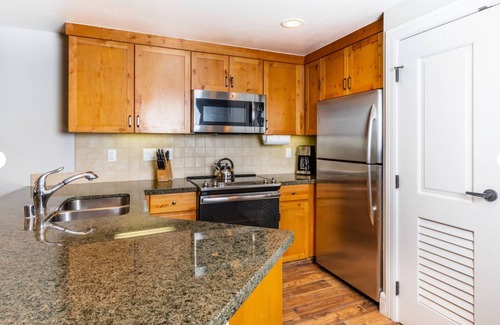 Lakeside Park Complejo | 2-bedroom Villa with WiFi, fitness room, pool in S. Lake Tahoe's Timber Lodge