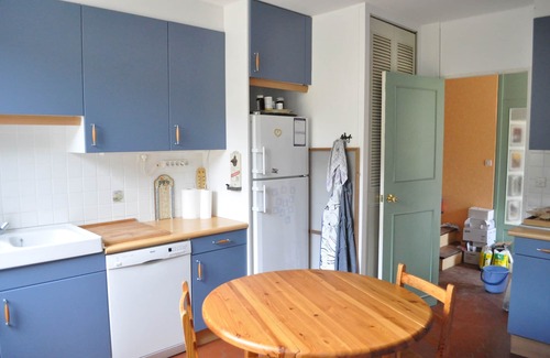 Aups Villa | Villa de 2 dormitorios en un gran jardín con piscina sin calefacción.