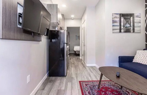 Mission Hills Casa | 2 Bedroom w/2 Parking, WiFi, Cable TV, Walk to All