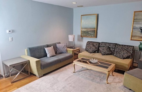 Sheepshead Bay Apartamento | 2 Bedroom Waterfront Apartment. Peaceful, Friendly NYC Location.