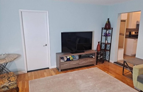Sheepshead Bay Apartamento | 2 Bedroom Waterfront Apartment. Peaceful, Friendly NYC Location.