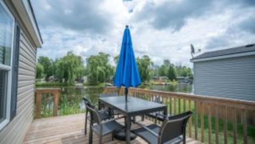 Campbellford Casa | 2 Bedroom Waterfront Cottage Cedar Point Cres 2