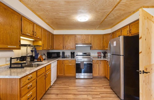 Gardiner Casa | 2 bedroom with hot tub near Yellowstone